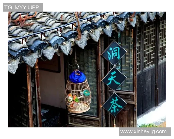 动漫足球球星背影定格瞬间展现激情与奋斗的力量 动漫足球球星背影定格瞬间展现激情与奋斗的力量