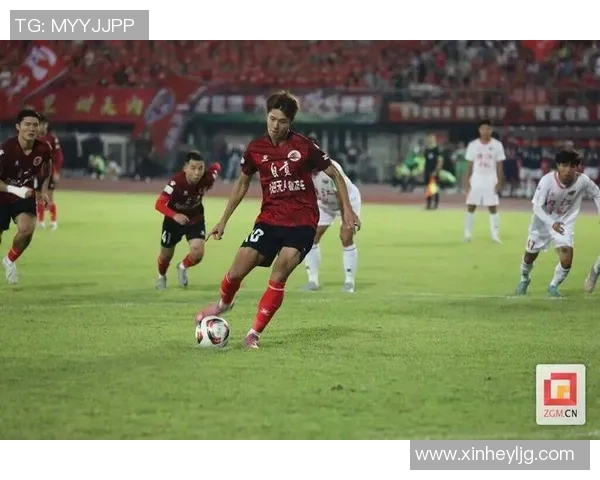 十八号球星热爱足球的背后故事与赛场风采揭秘